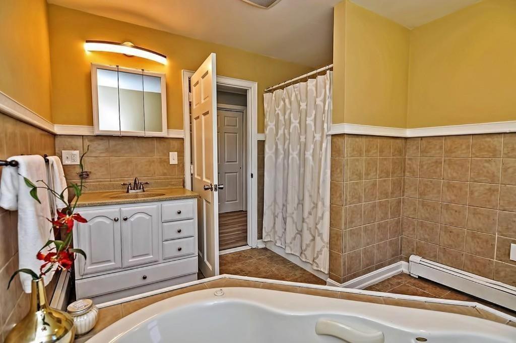 Charming Cottage Historic Falmouth Cape Cod Near Beach And Downtown 2Br 1Bath Deck Luaran gambar