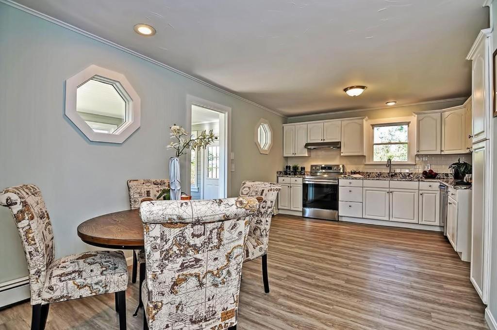 Charming Cottage Historic Falmouth Cape Cod Near Beach And Downtown 2Br 1Bath Deck Luaran gambar